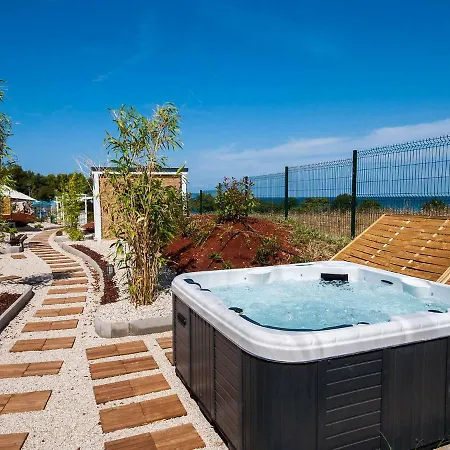 Holiday Camping Kastanija.6 Casa de Férias Novigrad Istria
